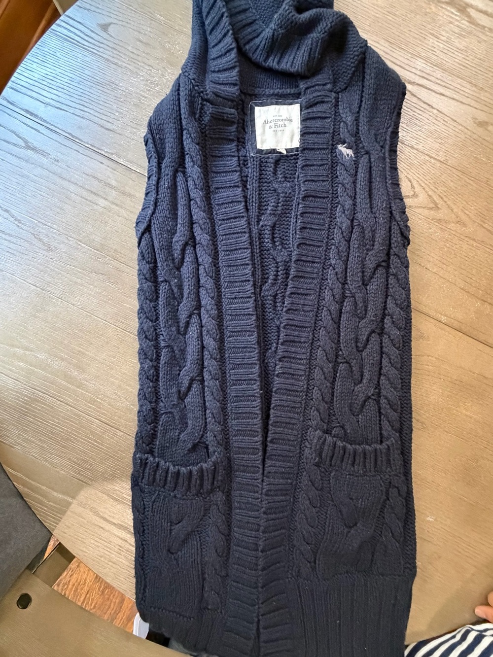 Vintage Abercrombie & Fitch Women's Navy Cable Knit Sleeveless Cardigan